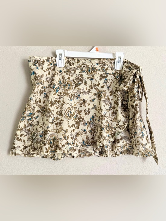 Hurley Dresses & Skirts - Hurley Juniors Floral Wrap Skirt
